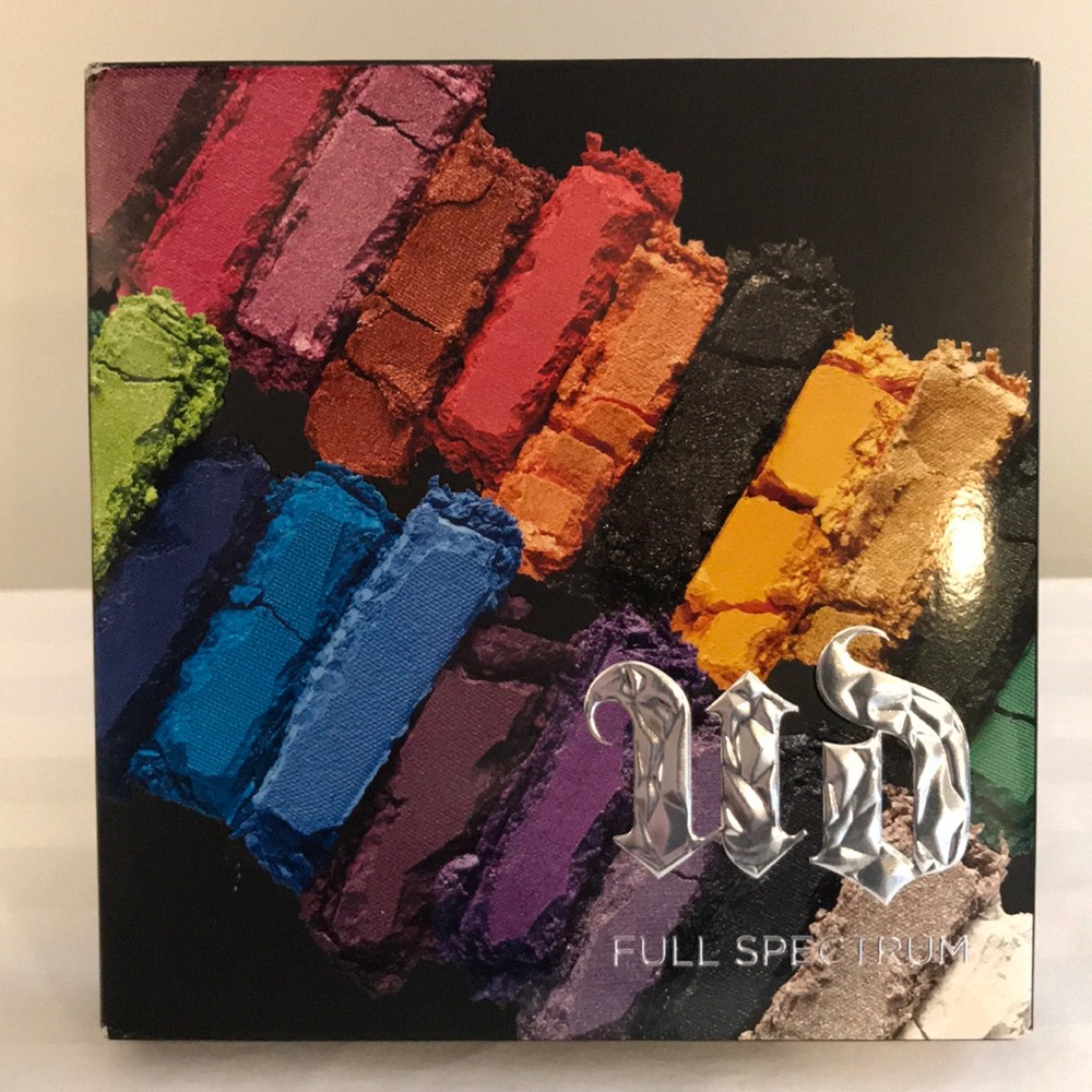 URBAN DECAY 21 Color Eyeshadow Palette